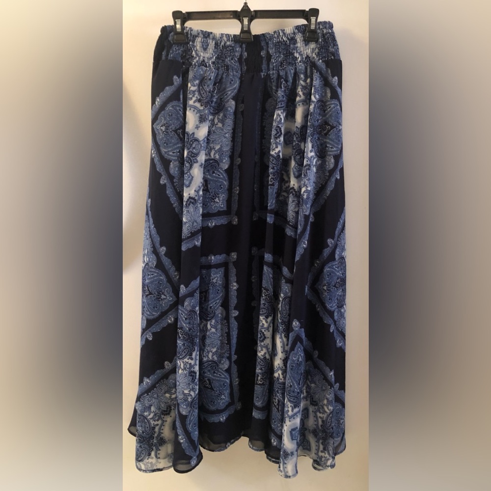 Super cute long Skirt